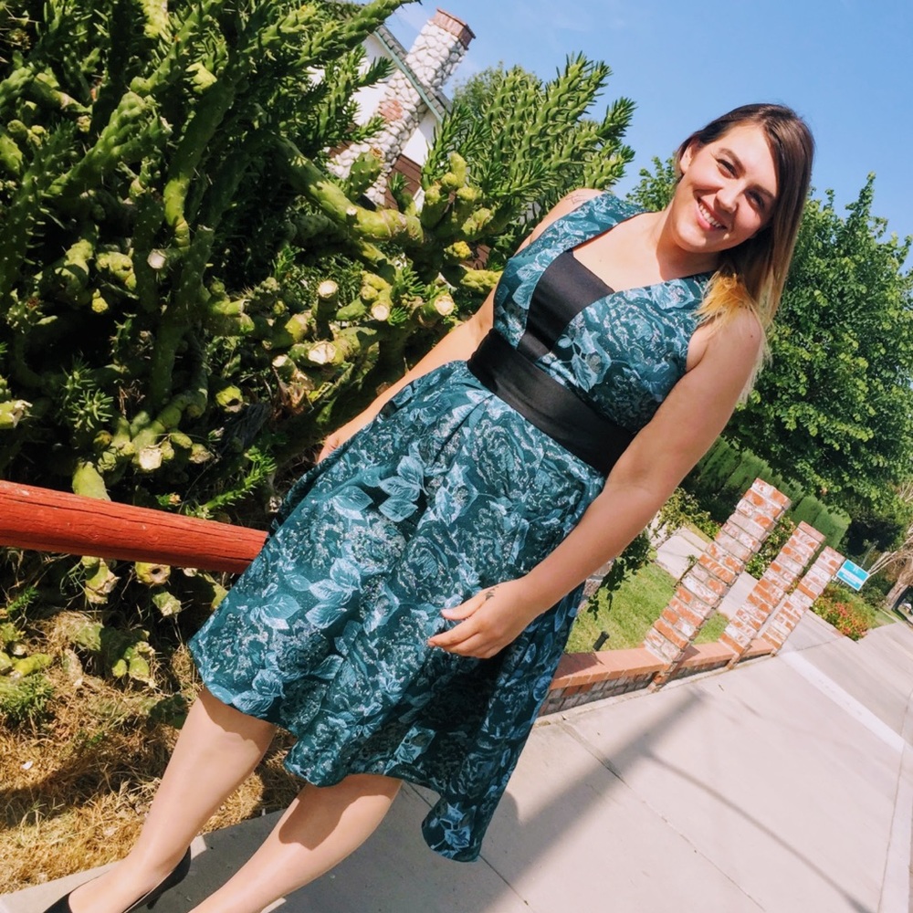 Eva Mendes size 12. Great for wedding guests. Lots of compliments! True to size